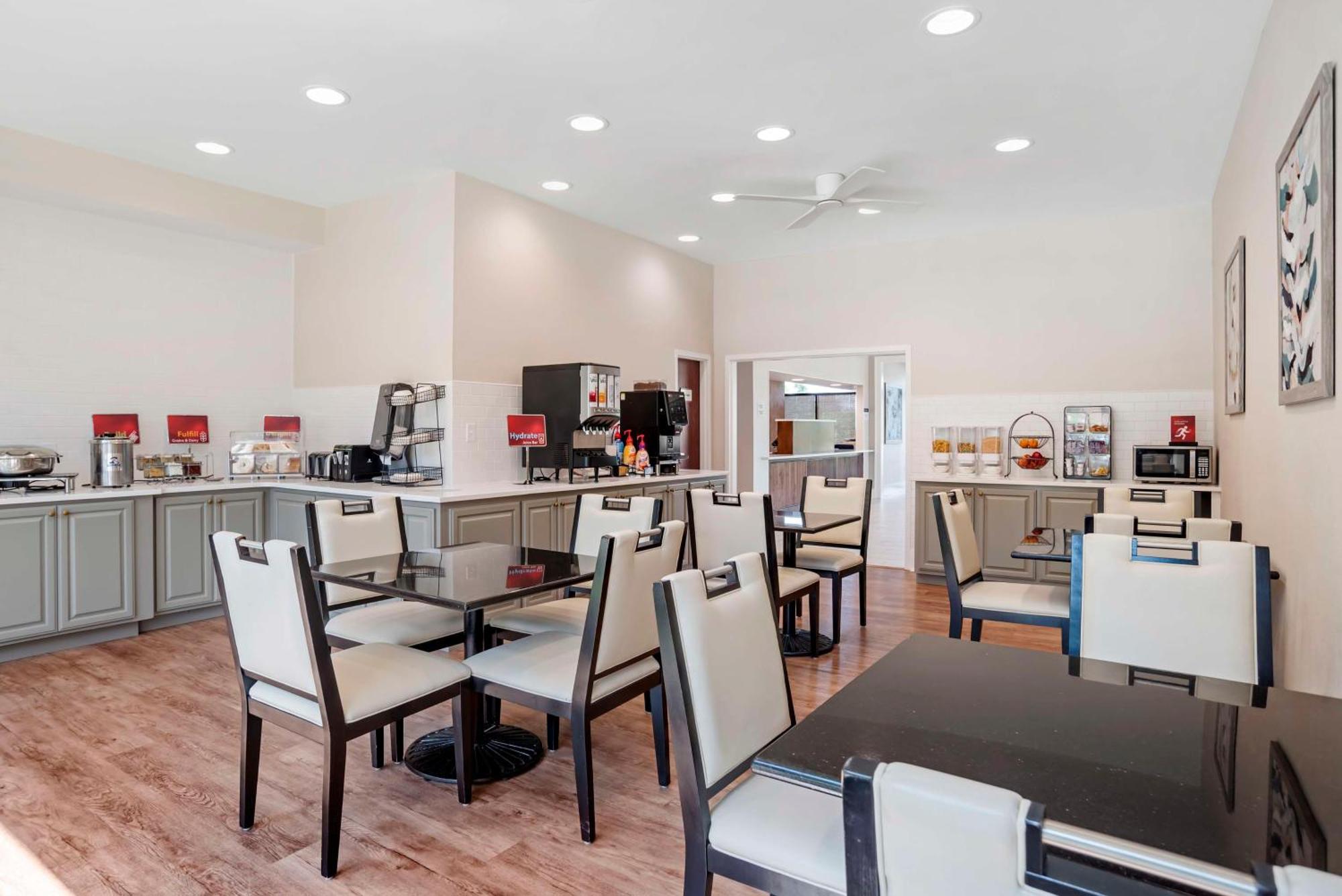 Best Western Plus Two Rivers Hotel & Suites Demopolis Экстерьер фото